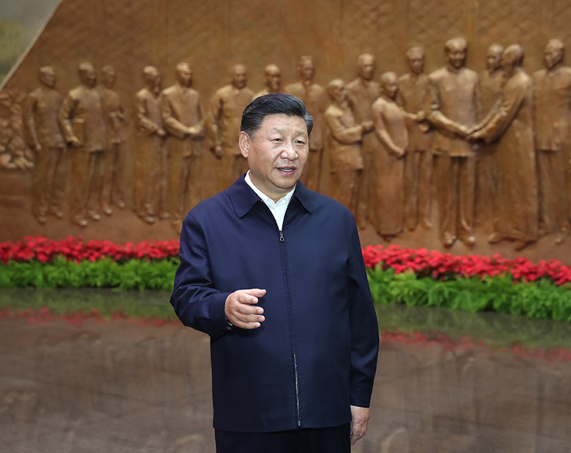 9月12日，中共中央總書記、國家主席、中央軍委主席習(xí)近平視察中共中央北京香山革命紀念地。這是習(xí)近平在香山革命紀念館參觀《為新中國奠基》主題展覽，并發(fā)表重要講話。