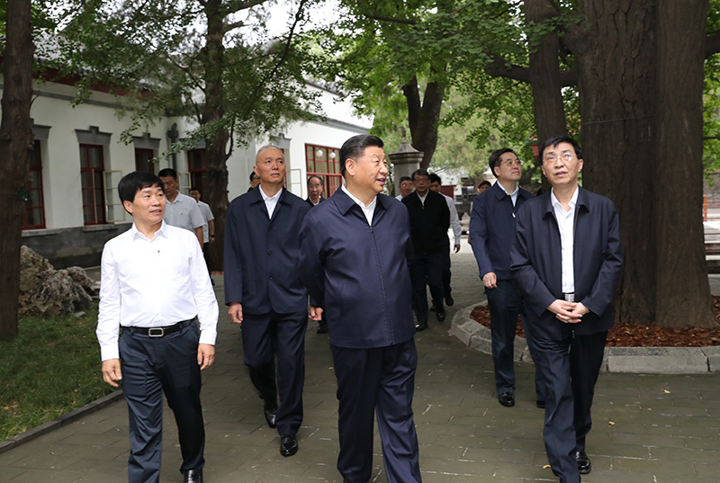 9月12日，中共中央總書記、國家主席、中央軍委主席習(xí)近平視察中共中央北京香山革命紀念地。這是習(xí)近平瞻仰雙清別墅。